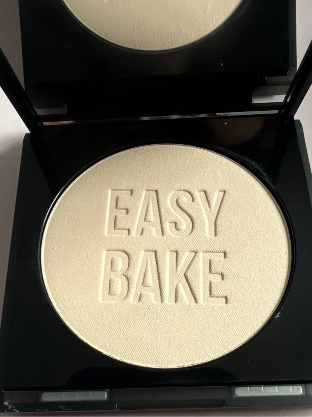 HUDA BEAUTY Easy Bake and snatch Pressed Setting powder POUND CAKE Vegan NIB